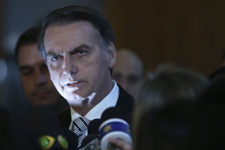 Bolsonaro defende acabar com abono salarial