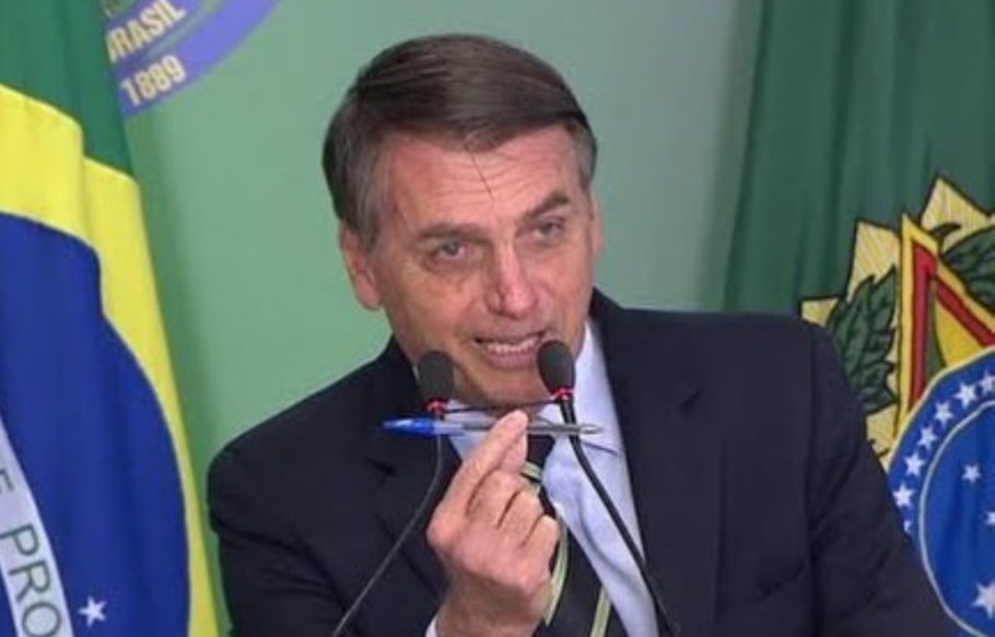 Jair Bolsonaro estabelece novo salário mínimo e gera revolta