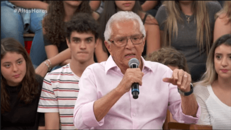Carlos Aberto de Nóbrega critica golpe militar e bomba na web