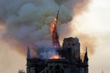 Porta-voz da Catedral de Notre-Dame garante: “nada irá restar das chamas”