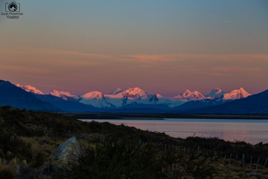 Vista do amanhecer em El Calafate, em road trip pela América do Sul: El Calafate e Torres del Paine