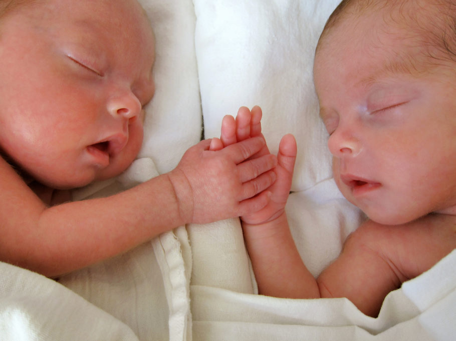 A chance de ter gravidez múltipla eleva conforme aumenta o número de embriões