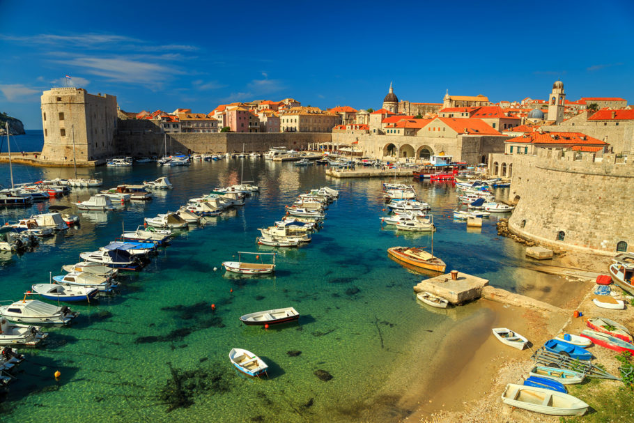 Vista do porto antigo de Dubrovnik, na Croácia; cidade serviu de locação áraba série  ‘Game of Thrones’