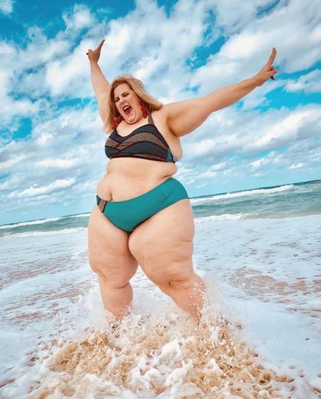 Gordofóbicos não aguentam felicidade da mulher gorda retratada em foto publicada pela Gillete