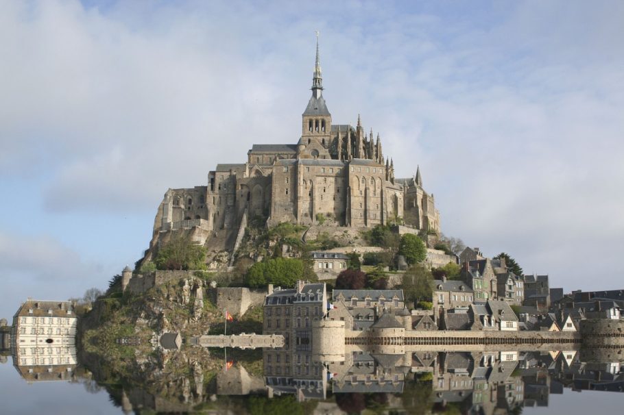 Mont Saint-Michel, um dos lugares mais visitados da França, fica na linda região da Normandia