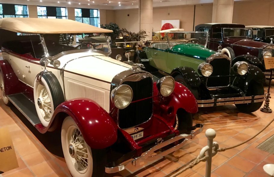 Museu tem coleção incrível de carros antigos do príncipe em Mônaco