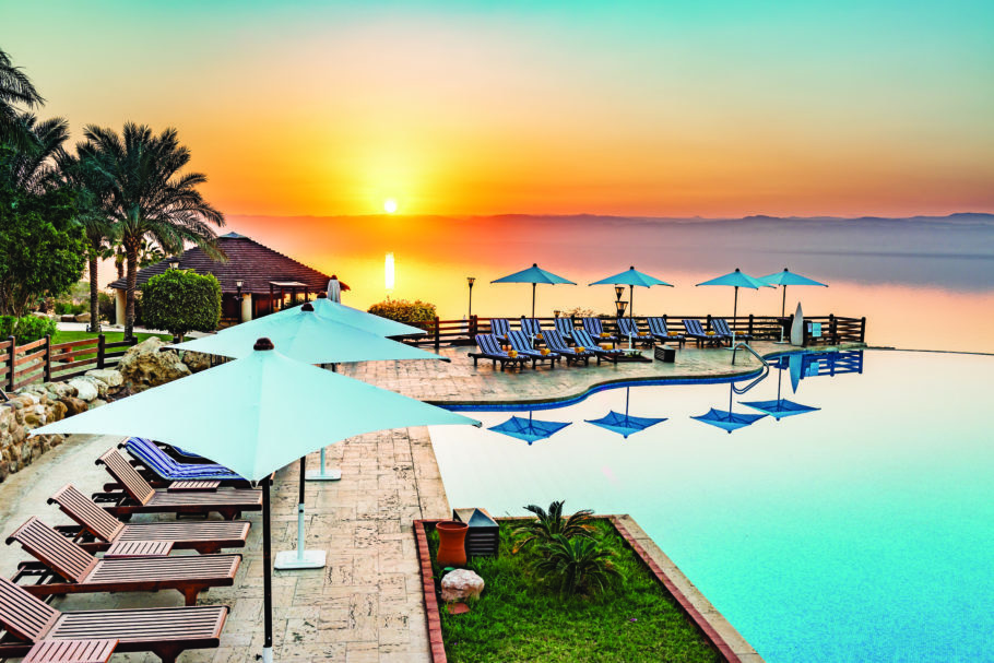 Hotel na costa às margens do Mar Morto