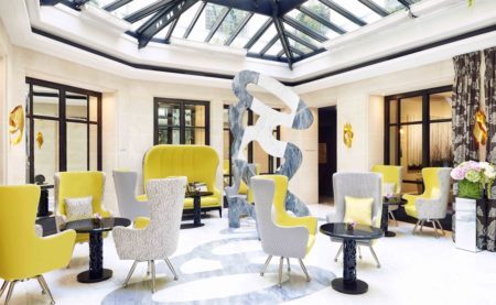 Atrium do hotel Le Burgundy, em Paris