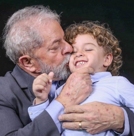 Folha descobre causa da morte de neto de Lula