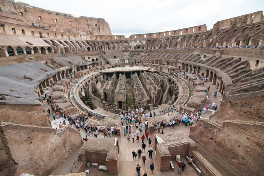 Vista panorâmica do Coliseu, uma das atrações mais visitadas de Roma