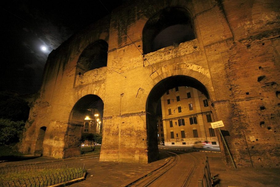 Porta Maggiore, um dos portões da antiga Muralha Aureliana mais bem preservados de Roma