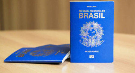 Passaporte brasileiro voltará a ter o brasão da República