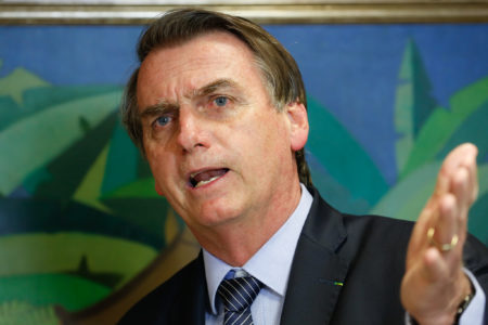 Presidente Jair Bolsonaro durante transmissão de live