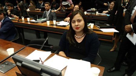 Sâmia Bomfim (PSOL) denuncia agressão durante confusão na CCJ