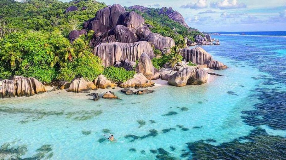 Arquipélago Seychelles tem passeios em barcos transparentes