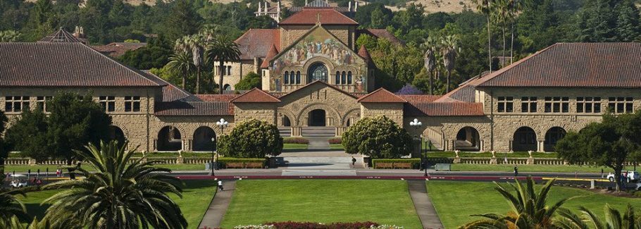 Universidade de Stanford, nos EUA, oferece bolsas de estudo em cursos de pós-graduação