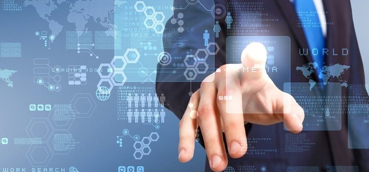 Com uma trilha de 34 horas de conteúdo, a iniciativa oferece 23 cursos, mentorias ao vivo, além de desafios práticos