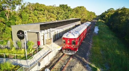 Trem movido a luz solar usado na Austrália