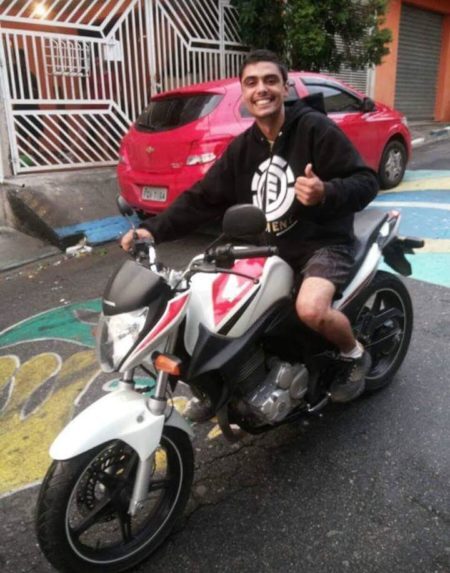 William sempre morou na rua São Roque e usava moto para trabalhar e estudar