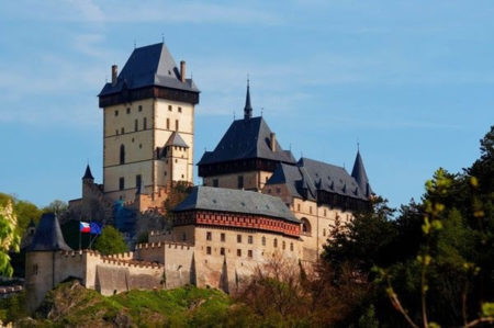 O Castelo de Karlštejn foi construído pelo rei tcheco e imperador romano Carlos 4º