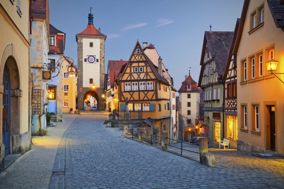 Rua na cidade medieval de Rothenburg , na Rota Romântica, na Alemanha