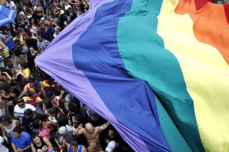 Rio de Janeiro – 22ª Parada do Orgulho LGBTI, na Praia de Copacabana. (Tânia Rêgo/Agência Brasil)