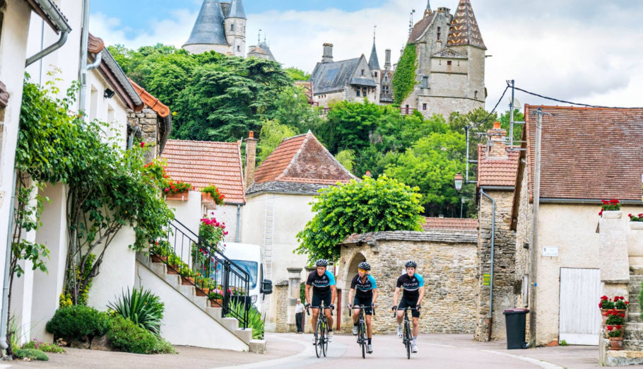 Viagem de bike pela Europa pode unir cidadelas lindas com degustação de vinho