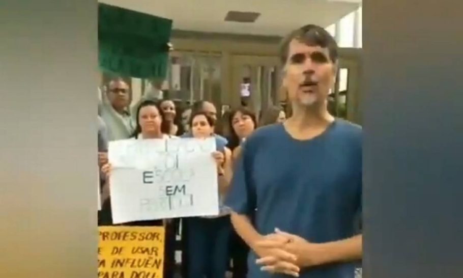 Em vídeo, pais de alunos se opõe a professores que aderiram à paralisação e defendem Bolsonaro