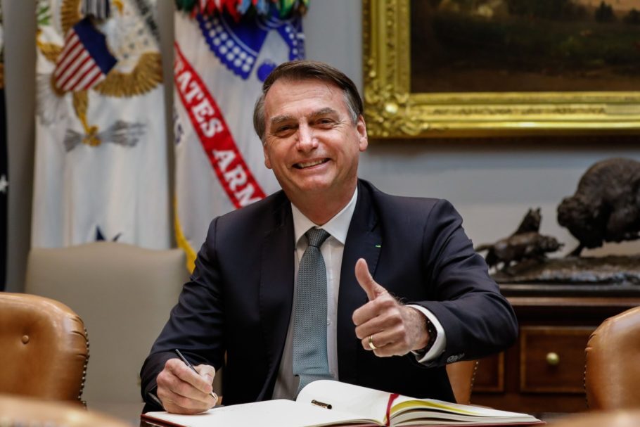 Parentes de Bolsonaro ocuparam cargos no gabinete do próprio presidente e dos filhos Flávio e Carlos
