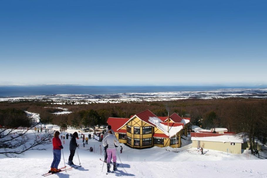 O Centro Mirador possui  11 pistas, e a temporada de esqui é de junho a setembro