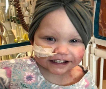 A pequena Calli, que foi diagnosticada com neuroblastoma avançado