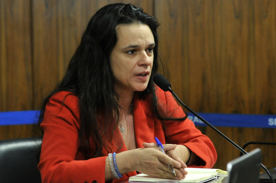 Janaína Paschoal é autora do projeto de lei