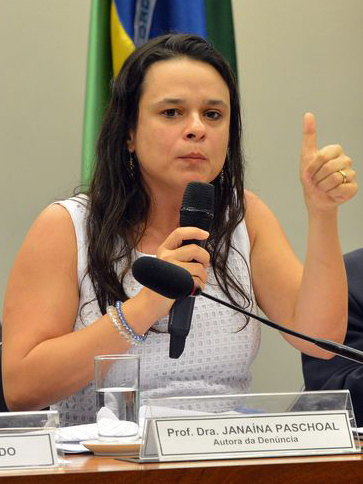 Janaína Paschoal se arrepende de seu voto e pede que Mourão assuma a presidência do Brasil