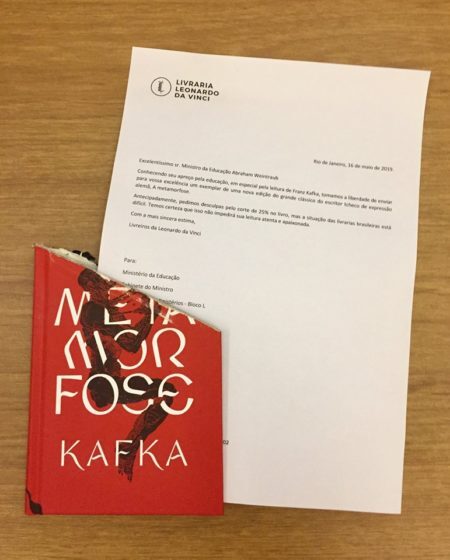 Livraria envia Kafka com corte de 25% para ministro da Educação