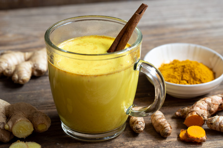 A medicina ayurveda também é conhecida na alimentação por alguns dos seus pratos, como o leite dourado