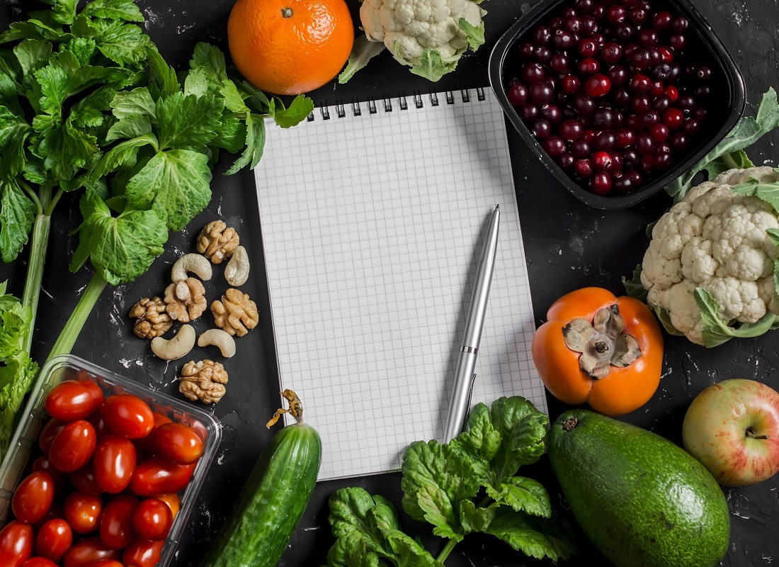 Hábitos que ajudam a controlar nível de açúcar no sangue: Manter um diário alimentar pode ajudá-lo a identificar padrões em sua dieta – iStock/Getty Images