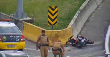 Policiais militares são flagrados plantando arma em local onde motociclista morreu