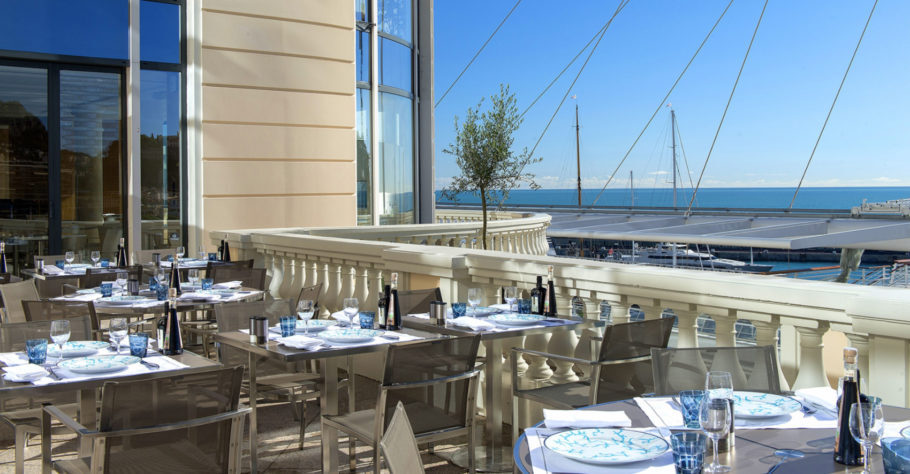Restaurante L’Hirondelle com uma das vistas mais lindas de Mônaco