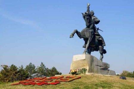 Monumento dedicado a Aleksandr Suvorov, fundador da cidade Tiráspol, capital da Transnístria