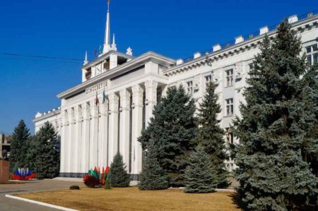 Fachada da Casa do Soviete, sede da prefeitura de Tiráspol
