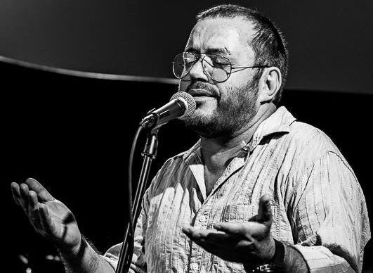 Toninho Geraes se apresenta no Beco do Rato no Dia Nacional do Samba