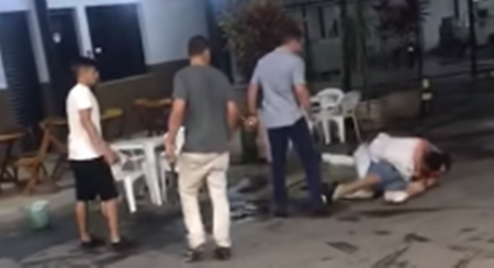 Viraliza vídeo em que vereador armado encoraja filho menor de idade a brigar