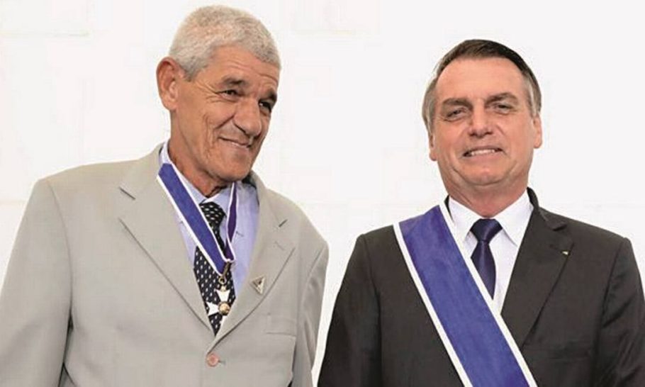 Waldir com Bolsonaro ao receber comenda do presidente no começo de mês
