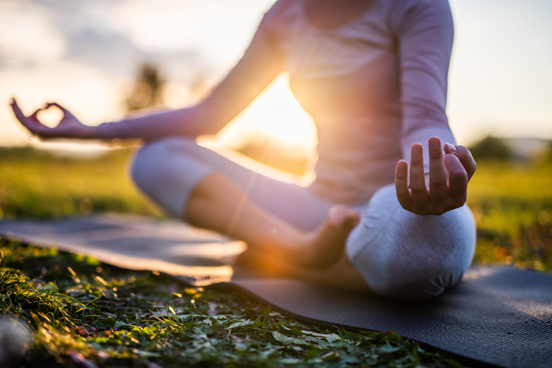 Praticada há mais de 4 mil anos, a yoga atua no controle de doenças crônicas como hipertensão, diabetes e doenças cardiovasculares – iStock/Getty Images