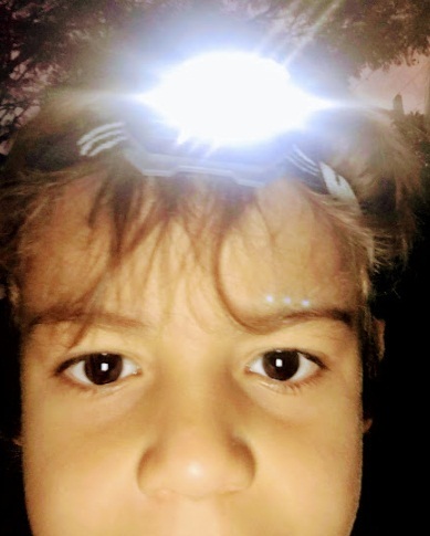 Selfie com a lanterna de cabeça: não se esqueça das lanternas em hipótese alguma!