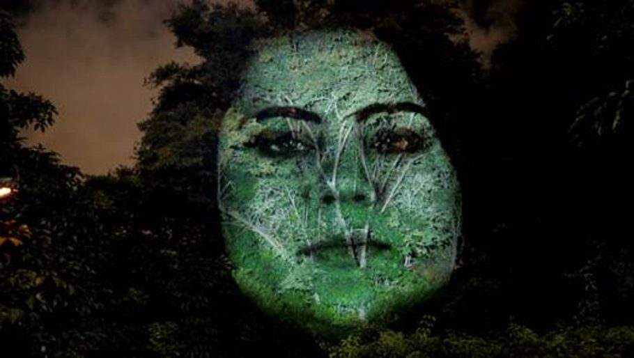 Ação projeta rostos de pacientes com PAF em árvores