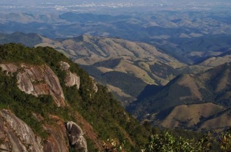 Vista do Vale do Paraíba a partir do Chapéu do Bispo