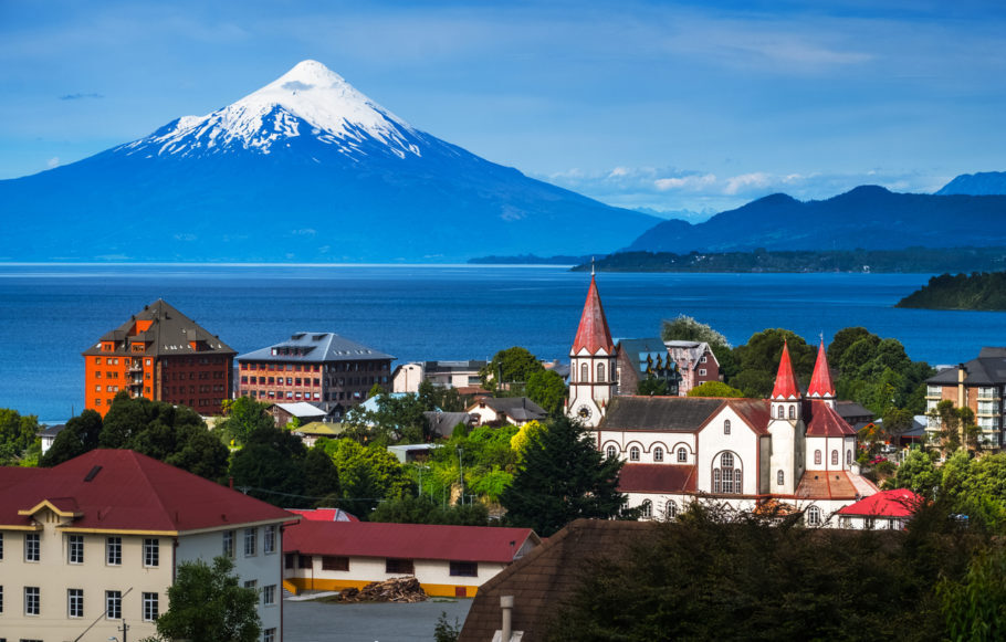 Vista do vulcão Osorno, na região de Puerto Varas, no sul do Chile