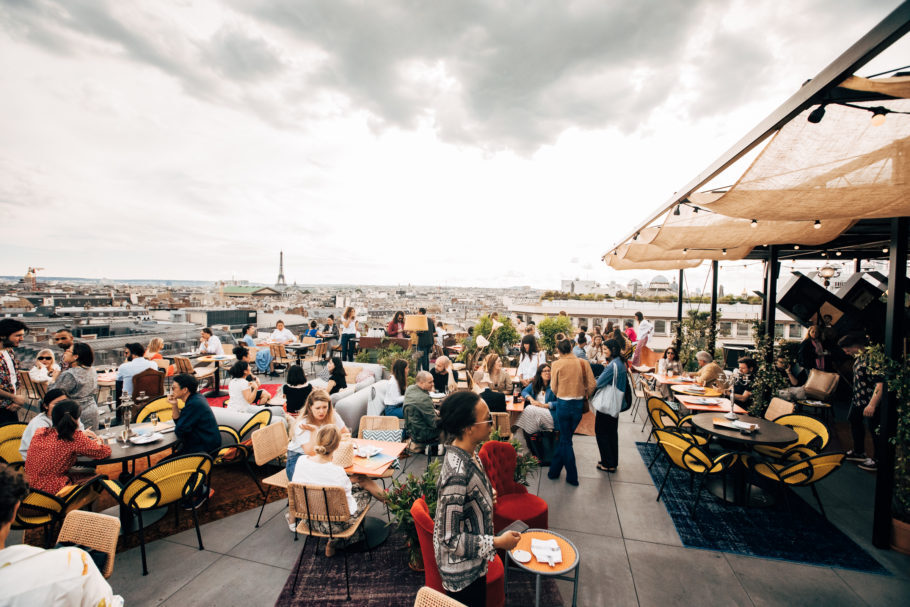 O rooftop da Galeries Lafayette, no Boulevard Haussmann, ofecere um vista panorâmica de Paris