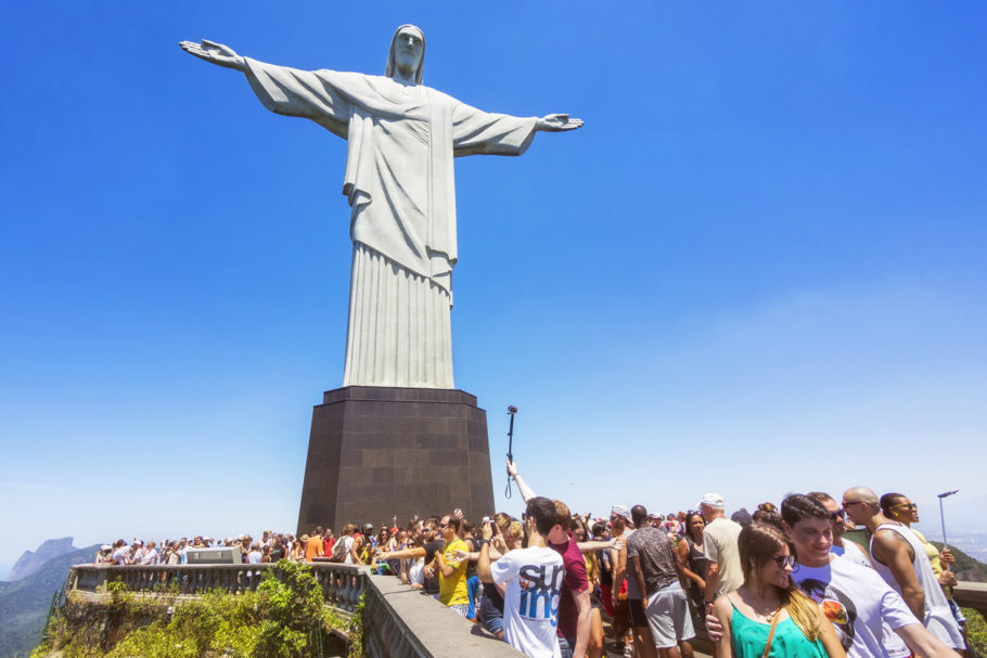 Turistas no Cristo Redentor; atração está entre as mais visitadas do Brasil